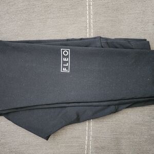 FLEO Black Leggings